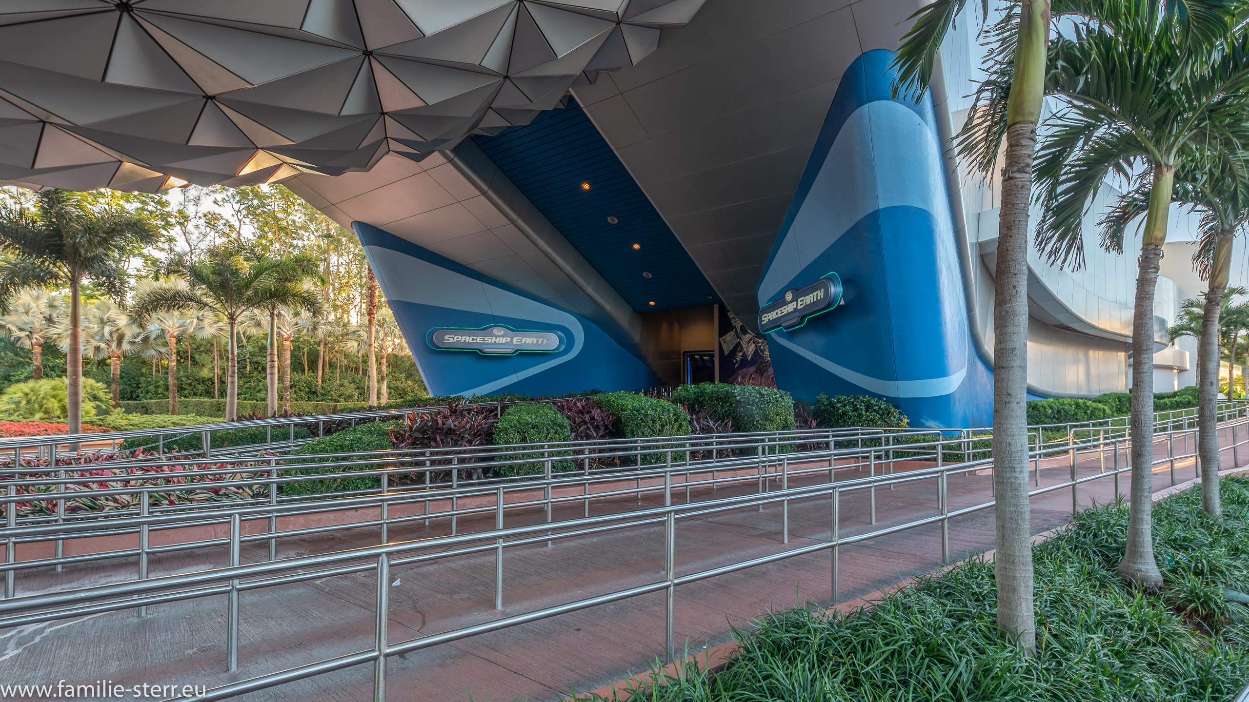 Eingang zu Spaceship Earth