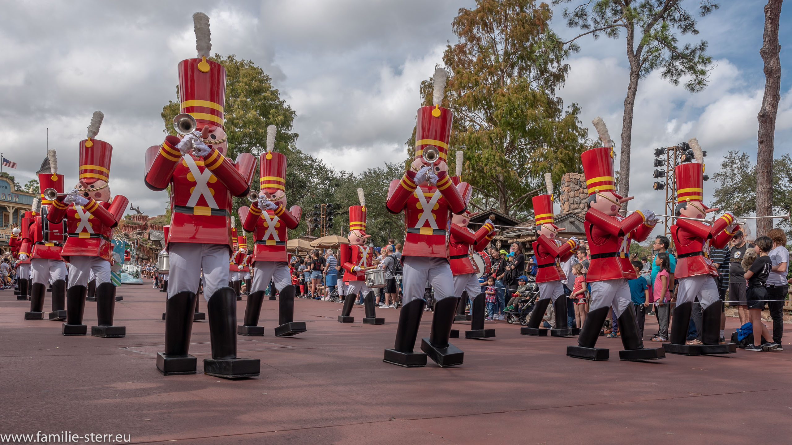 Mickey's Very Merry Christmas Parade